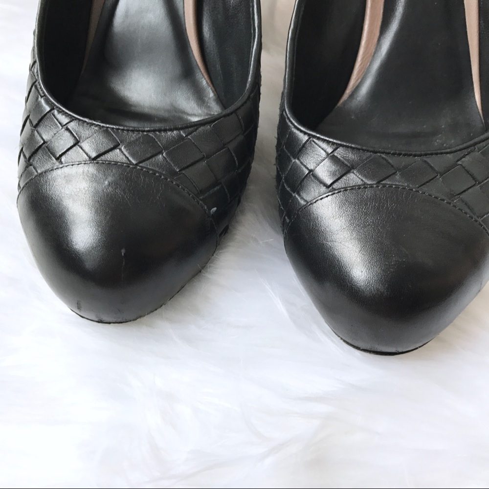 Bottega Veneta Round Toe Leather Pump Heels - Picture 4 of 8